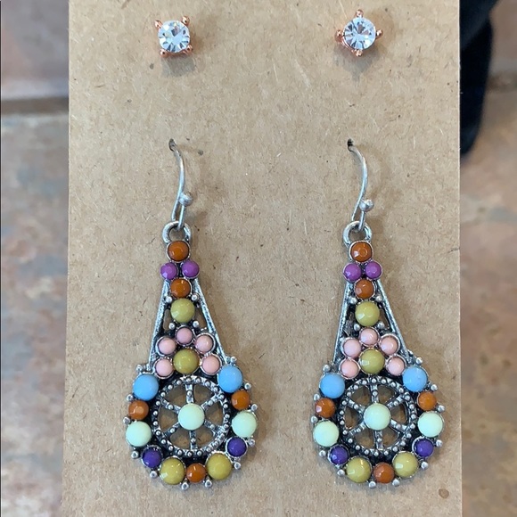 Jewelry - 💐5/25 colorful dangle statement crystal stud